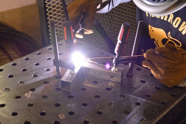 クランプ材料固定