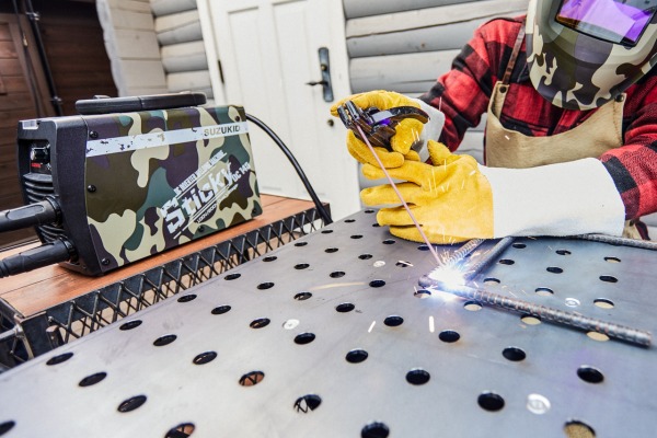 100V/200V兼用の被覆アーク溶接機