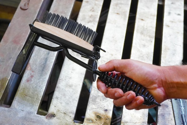 握りやすいグリップ設計！